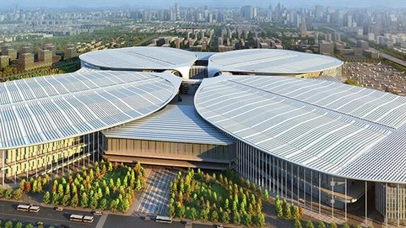 人工费用包括现场施工人员工资、项目管理费用等。在评估人工费用时，需关注以下要点：