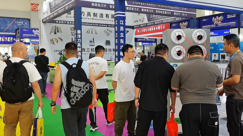 广告制作材质选用指南：耐用之选揭秘**